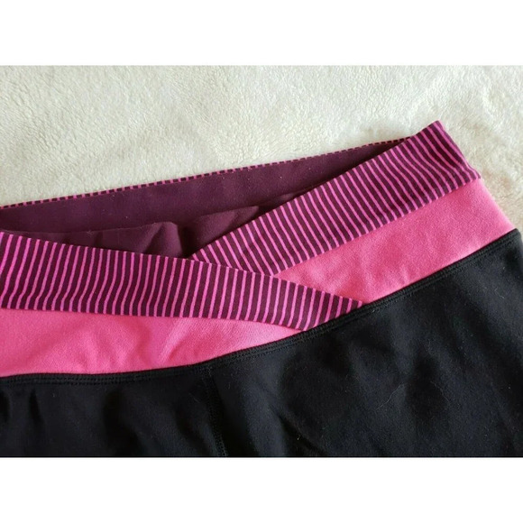 Lululemon Womens Cropped Leggings Wide Legs Black with Pink Waistband - Picture 4 of 6